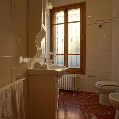 Lilli Con Piscina Riscaldata Montecatini Terme